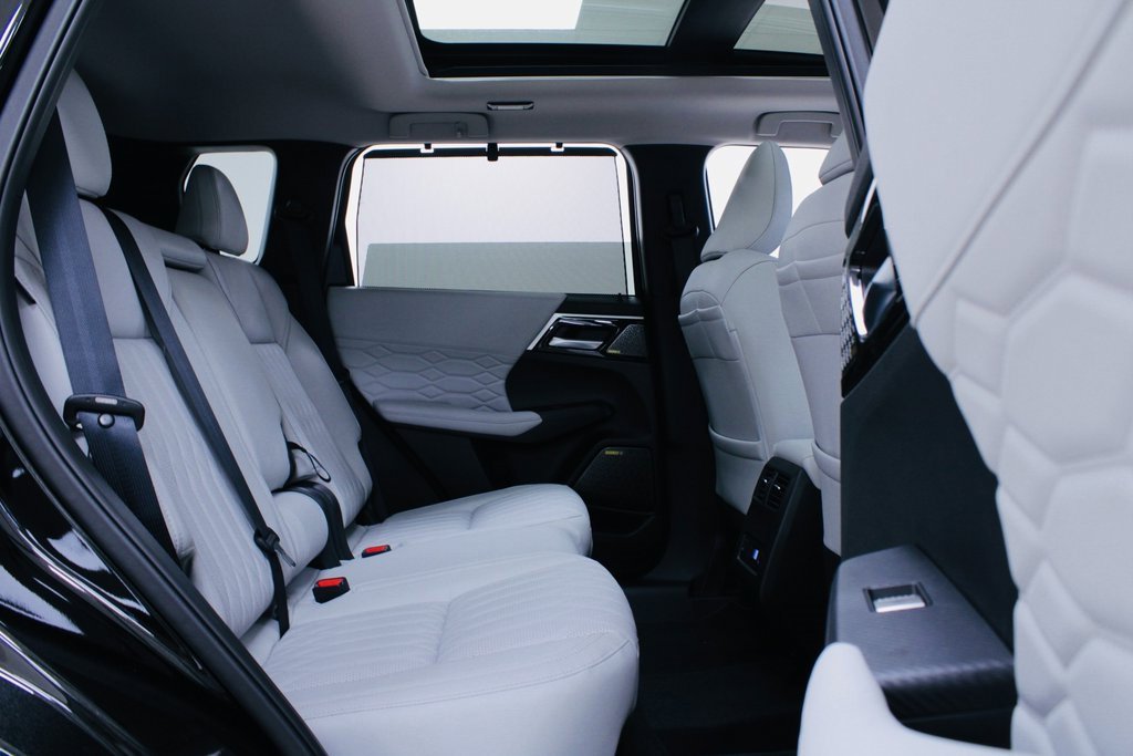New 2025 Mitsubishi Outlander AWD image 29