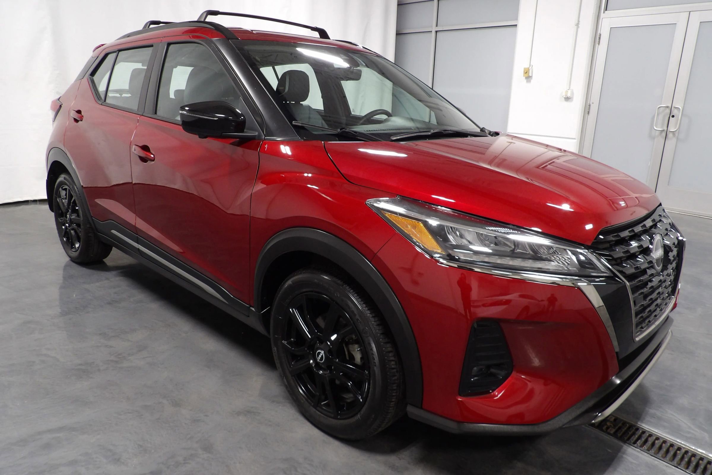 Used 2024 Nissan Kicks SR w/ SR Premium Package image 2