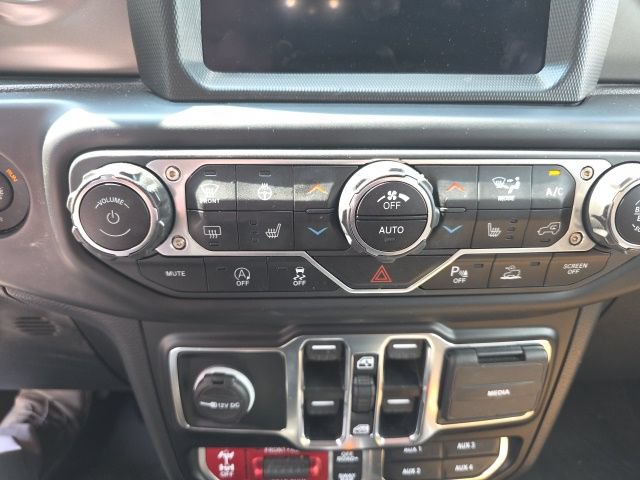 Used 2022 Jeep Wrangler Unlimited Rubicon w/ LED Lighting Group AWD/4WD image 13