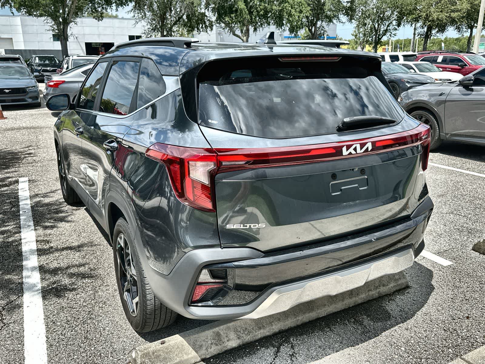 Used 2024 Kia Seltos EX FWD image 6