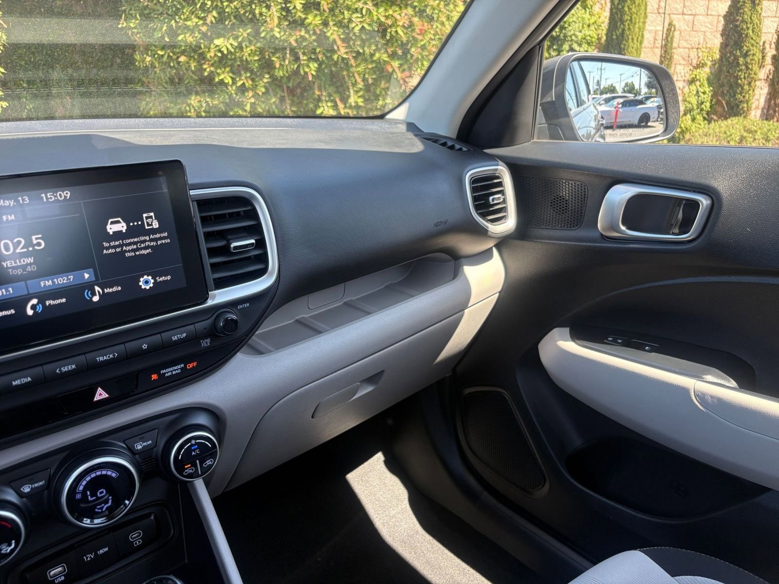 Used 2025 Hyundai Venue SEL FWD image 36