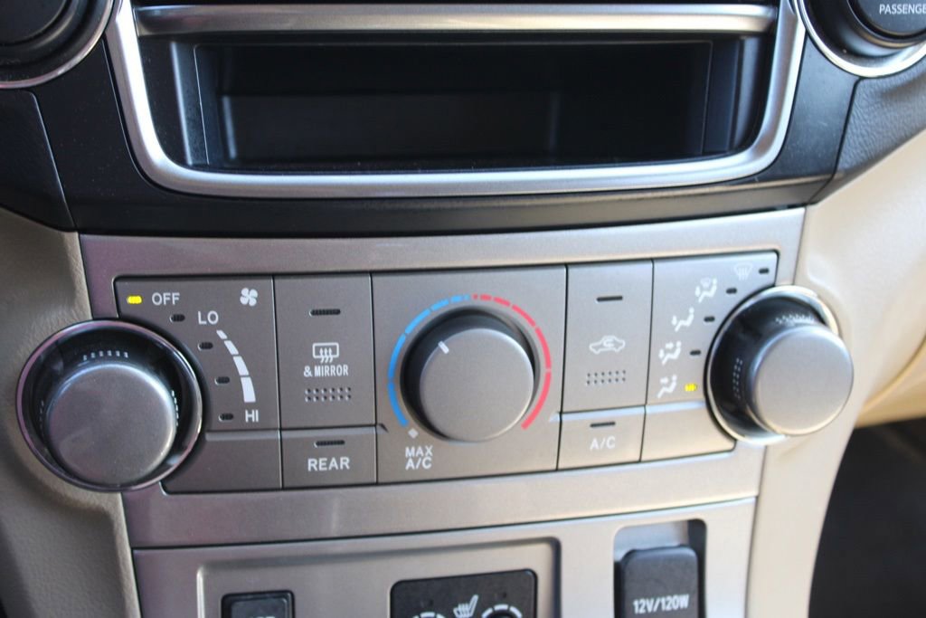 Used 2013 Toyota Highlander SE AWD/4WD image 40
