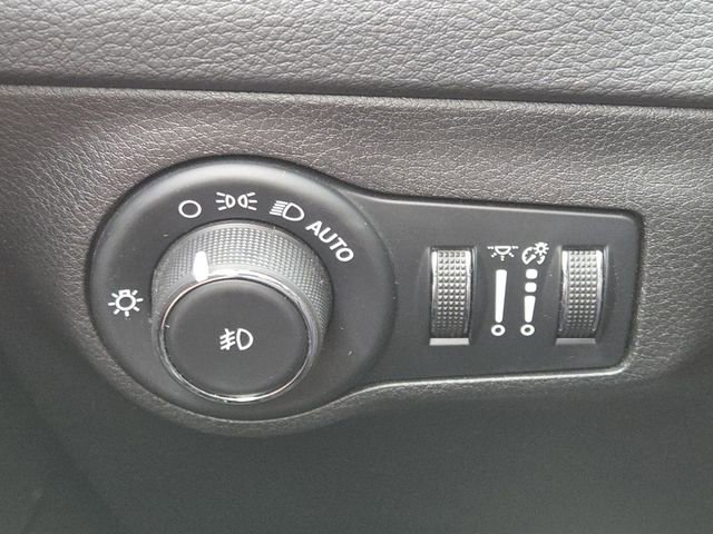 Used 2019 Jeep Compass Latitude w/ Popular Equipment Group image 9