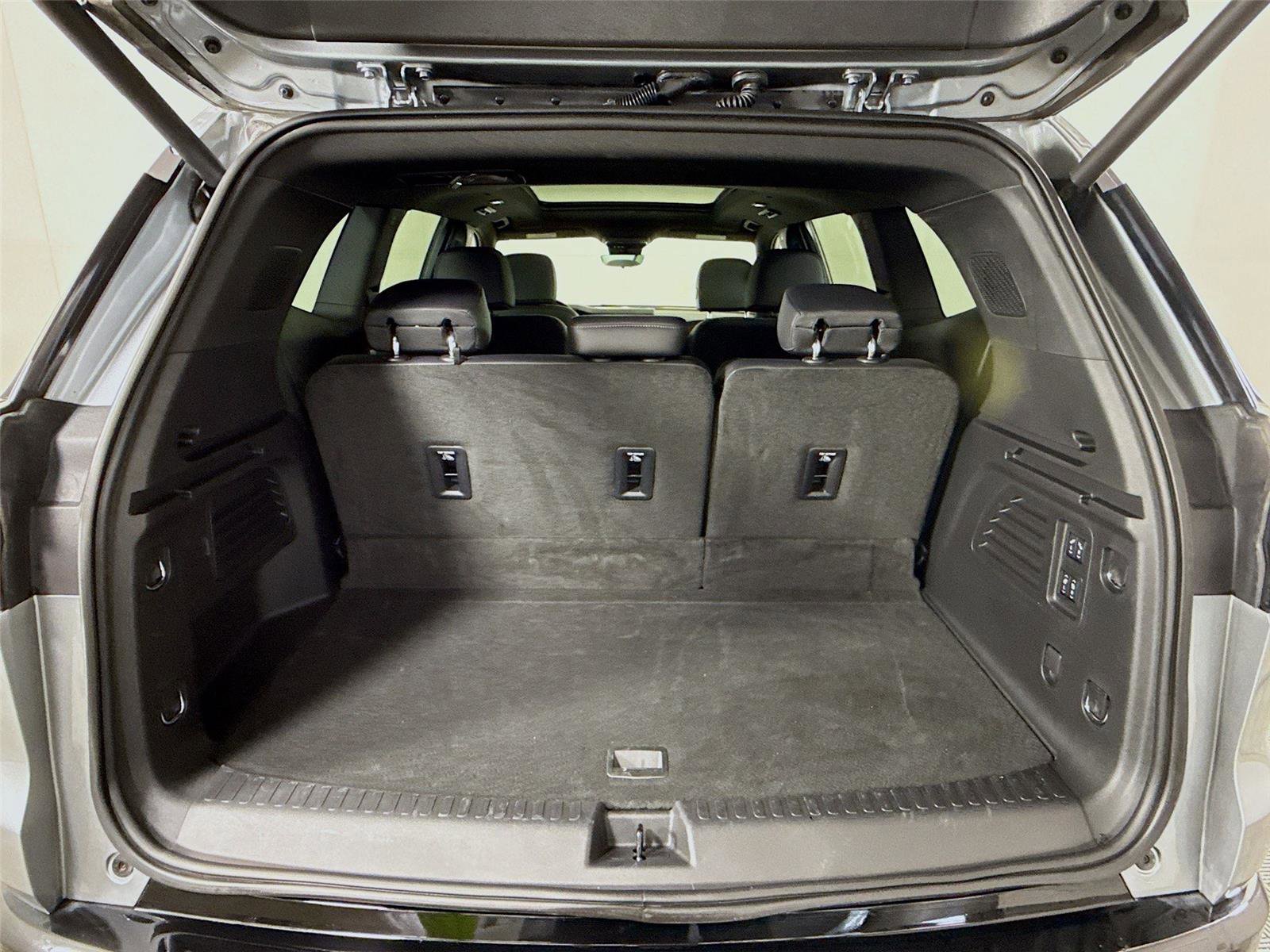 Used 2025 GMC Acadia Denali w/ Super Cruise Package image 21