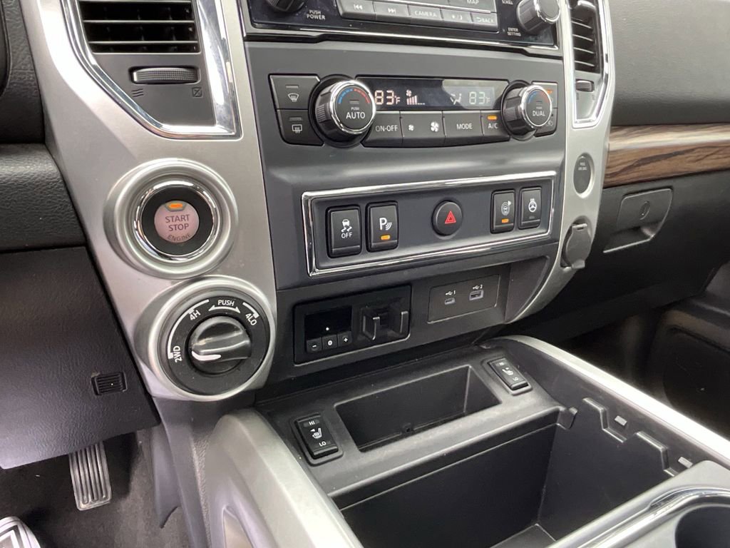 Used 2020 Nissan Titan SL w/ Moonroof Package image 40