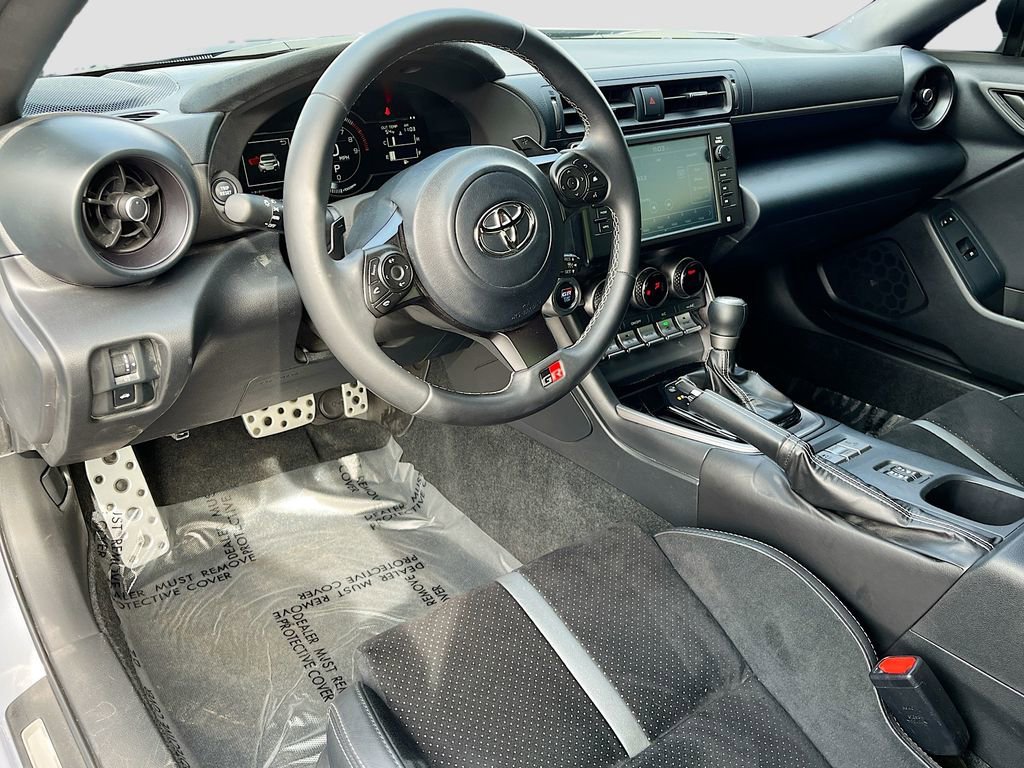 Used 2025 Toyota GR86 Premium w/ ALL Weather Mat Package (TMS) image 9