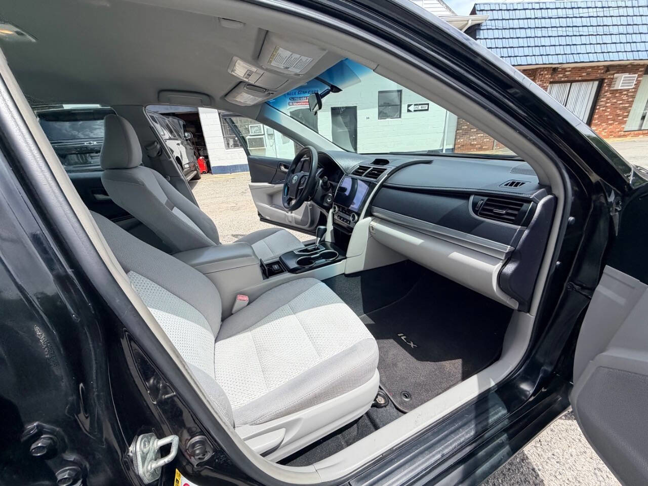 Used 2014 Toyota Camry LE FWD image 57