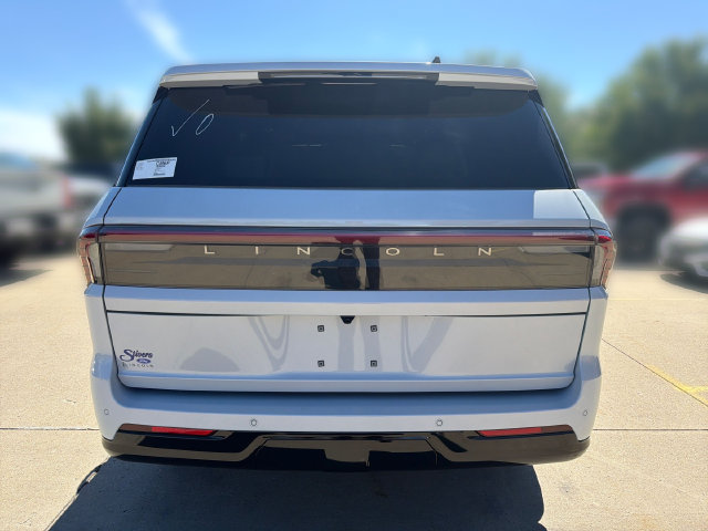 New 2026 Lincoln Navigator Reserve AWD/4WD image 7