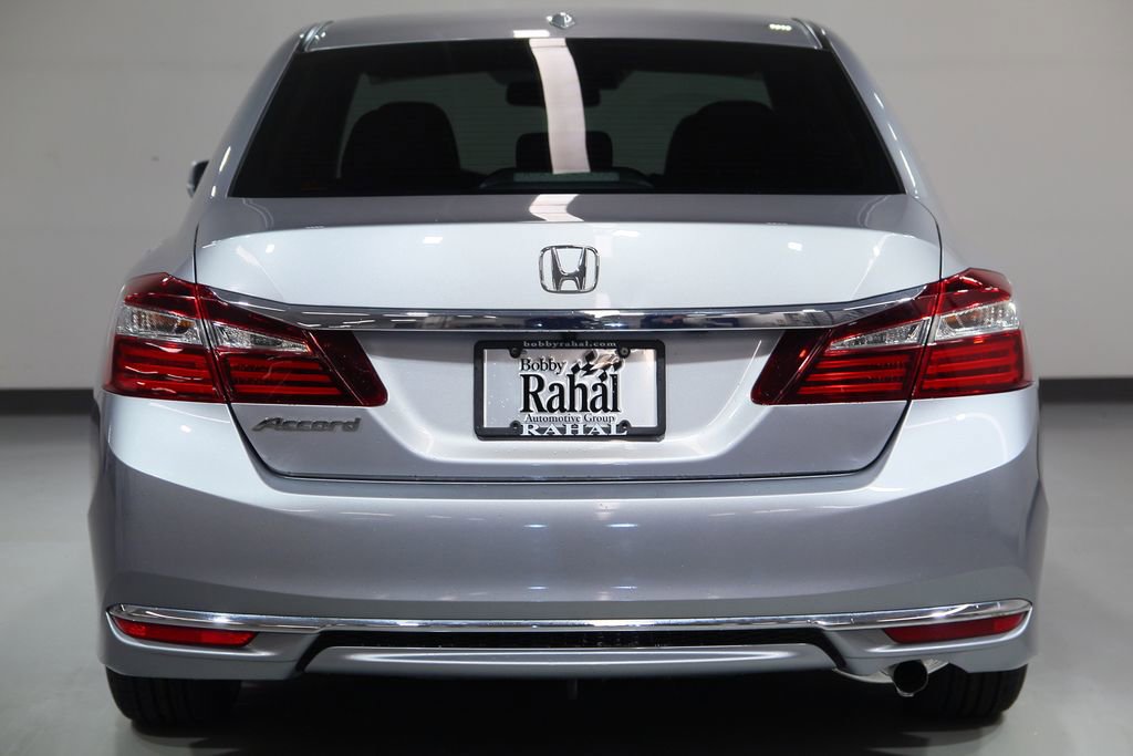 Used 2017 Honda Accord EX-L image 2