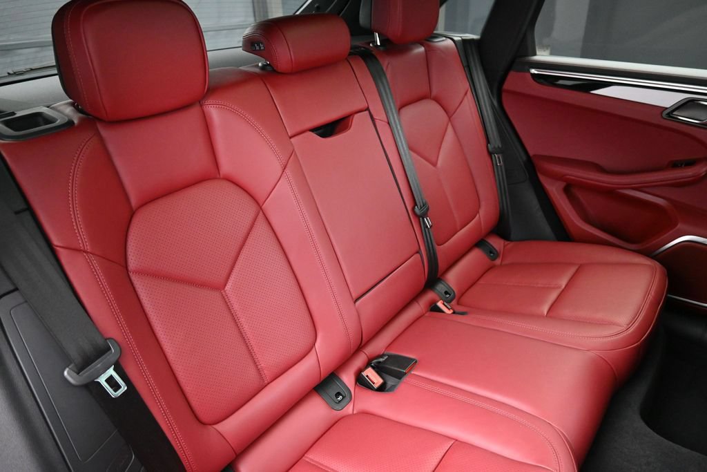 Certified 2023 Porsche Macan S AWD/4WD image 29