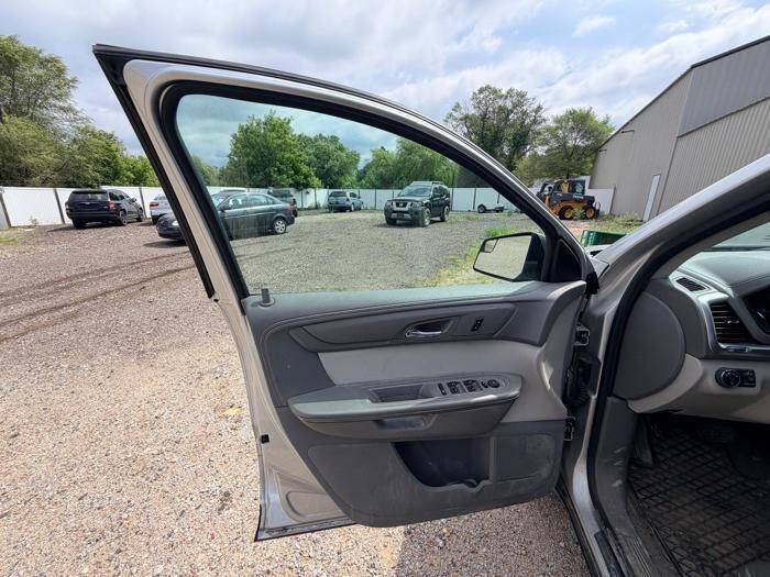 Used 2014 GMC Acadia SLE FWD image 22
