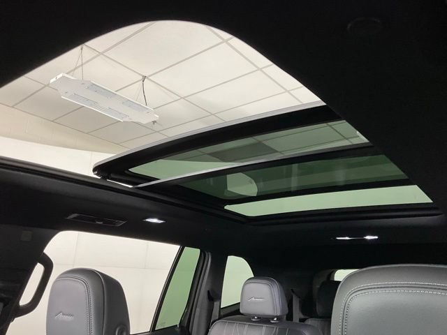 Used 2025 Buick Enclave Avenir w/ Super Cruise Package FWD image 27