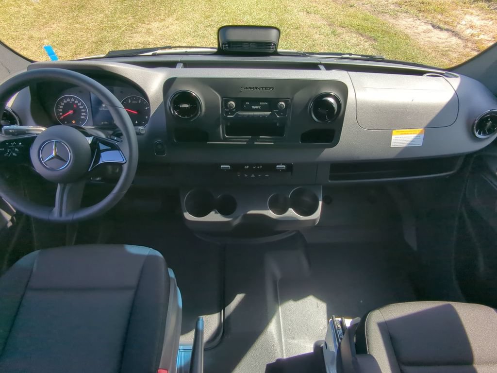 Used 2025 Mercedes-Benz Sprinter 2500 image 2