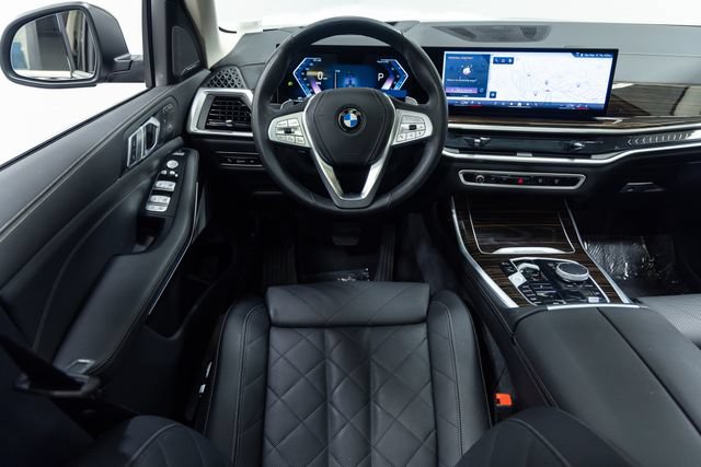 Certified 2025 BMW X7 xDrive40i w/ Premium Package AWD/4WD image 3