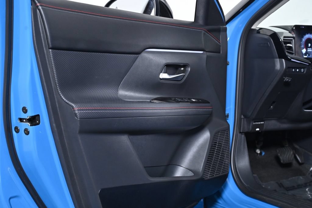 Certified 2025 Nissan Kicks SR w/ SR Premium Package FWD image 30