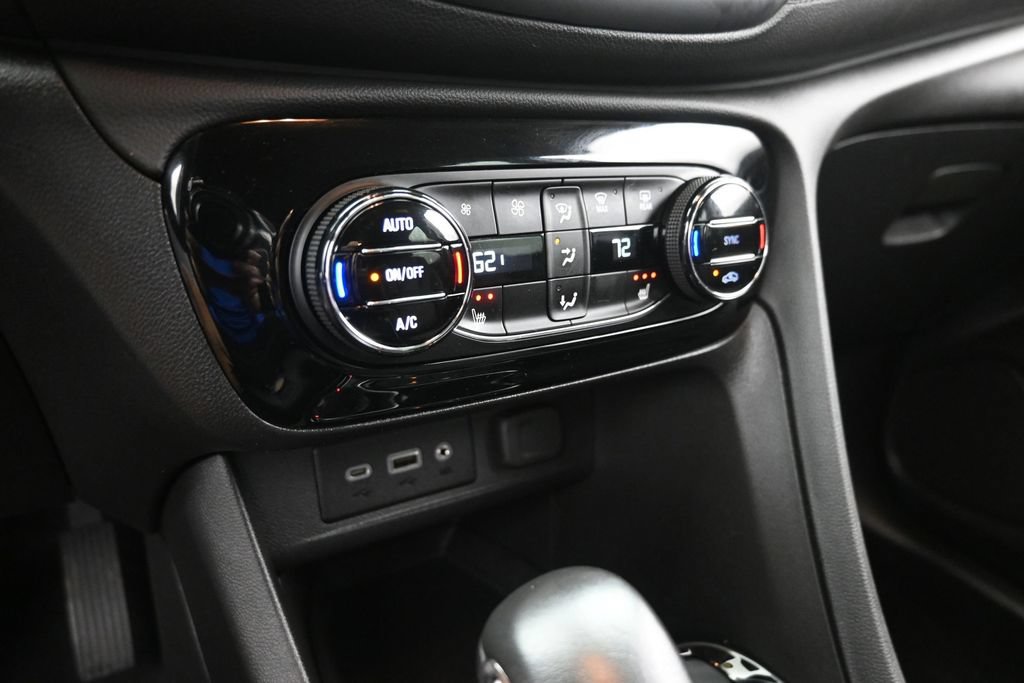 Used 2022 Buick Encore GX Select w/ Sport Touring Package FWD image 21