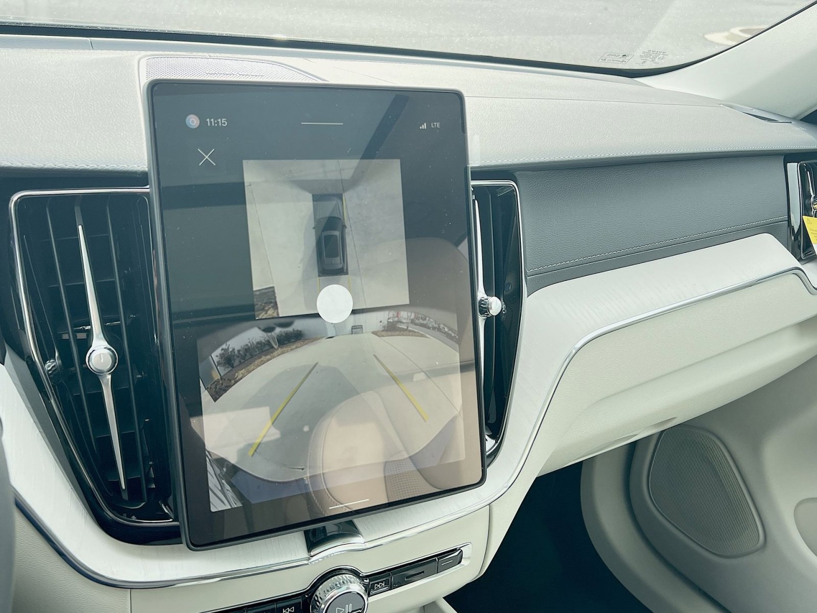 New 2026 Volvo XC60 B5 Ultra w/ Climate Package image 19