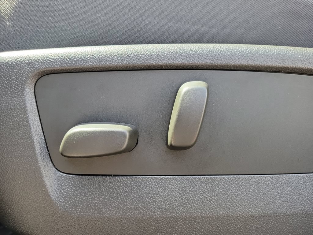 Used 2023 Buick Envision Essence FWD image 17
