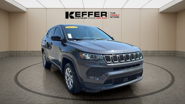 Used 2024 Jeep Compass Sport image 7