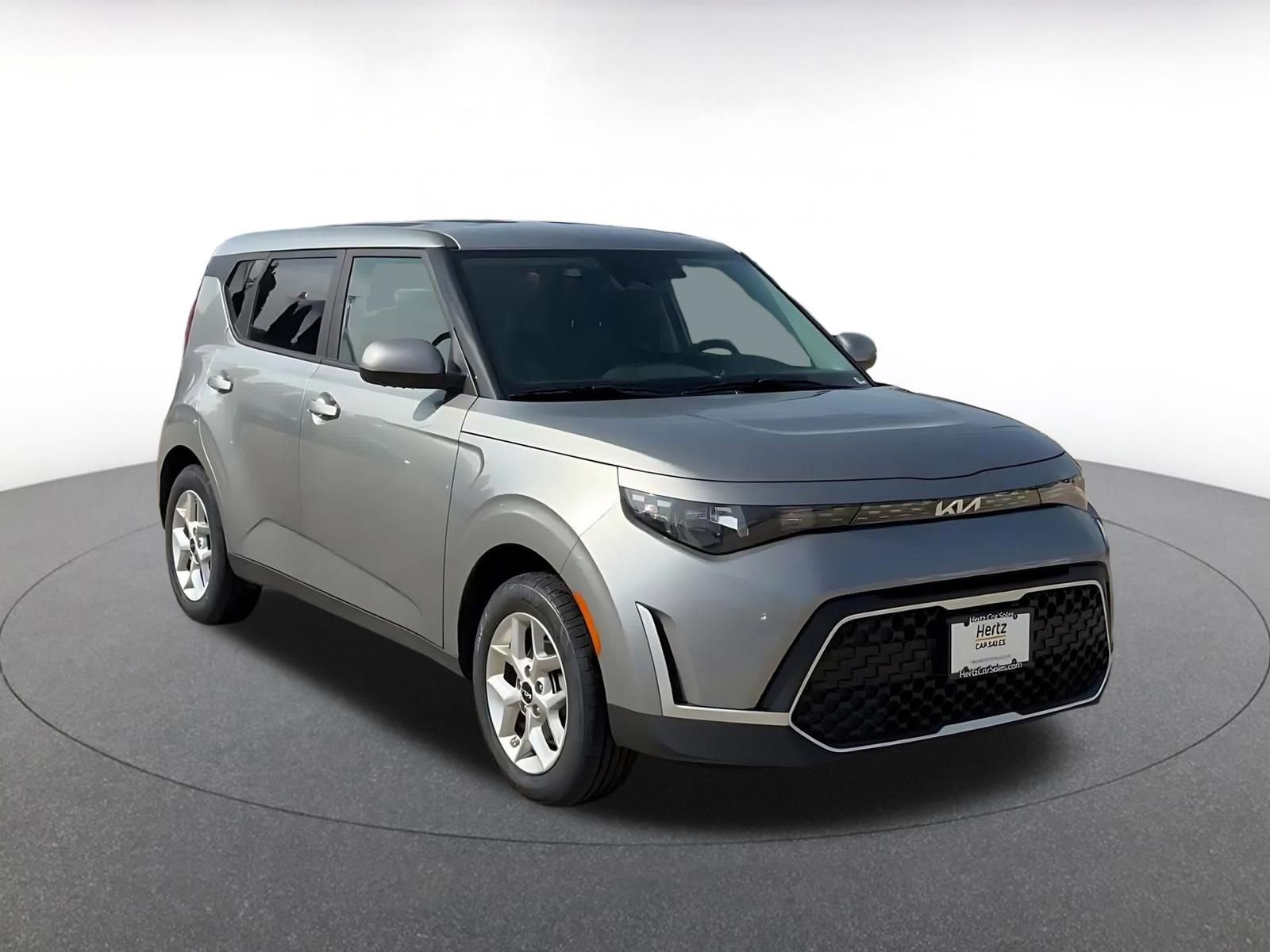 Used 2025 Kia Soul LX w/ LX Technology Package FWD image 3