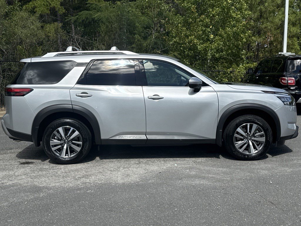 Used 2025 Nissan Pathfinder SL w/ Black Appearance Package FWD image 8