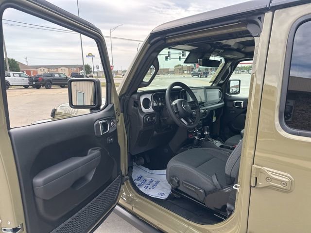New 2025 Jeep Gladiator Willys image 18