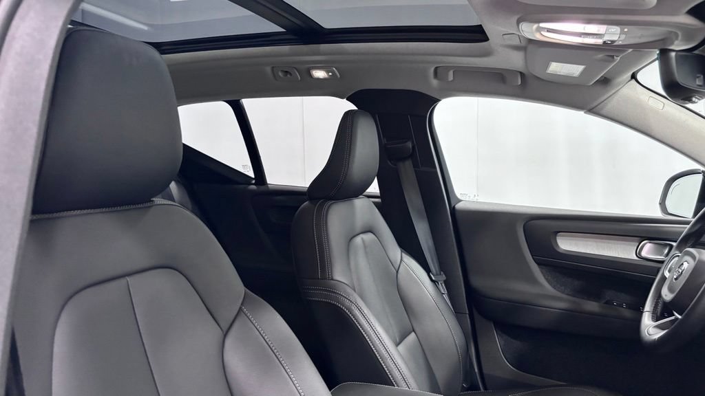 Certified 2026 Volvo XC40 B5 Plus AWD/4WD image 19