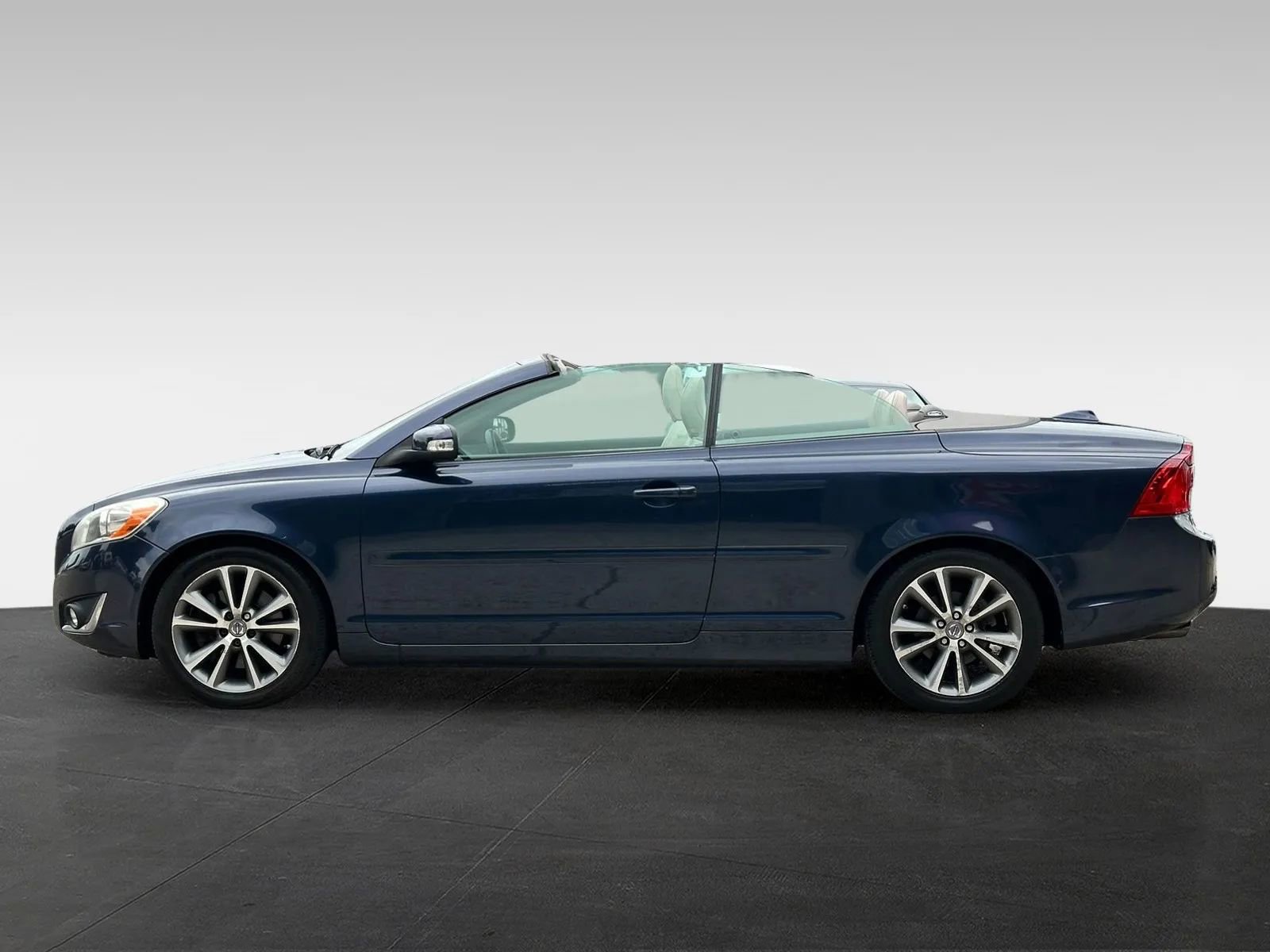 Used 2013 Volvo C70 T5 image 4
