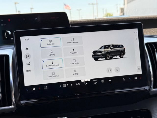 Used 2025 Ford Expedition Platinum w/ Driver's Package AWD/4WD image 35