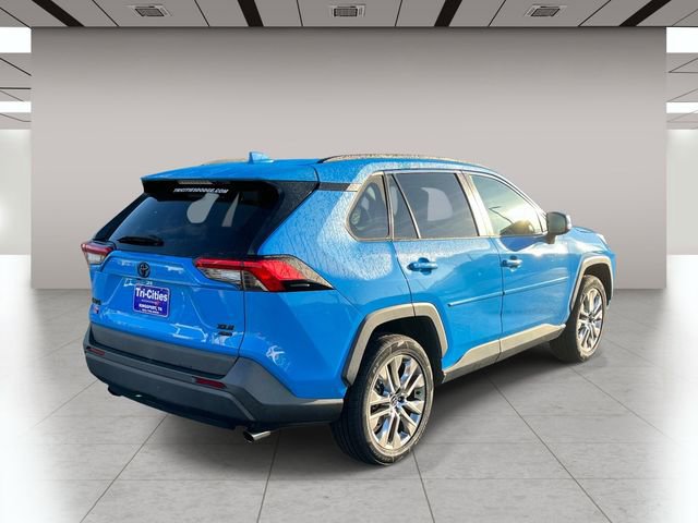 Used 2020 Toyota RAV4 XLE Premium image 3