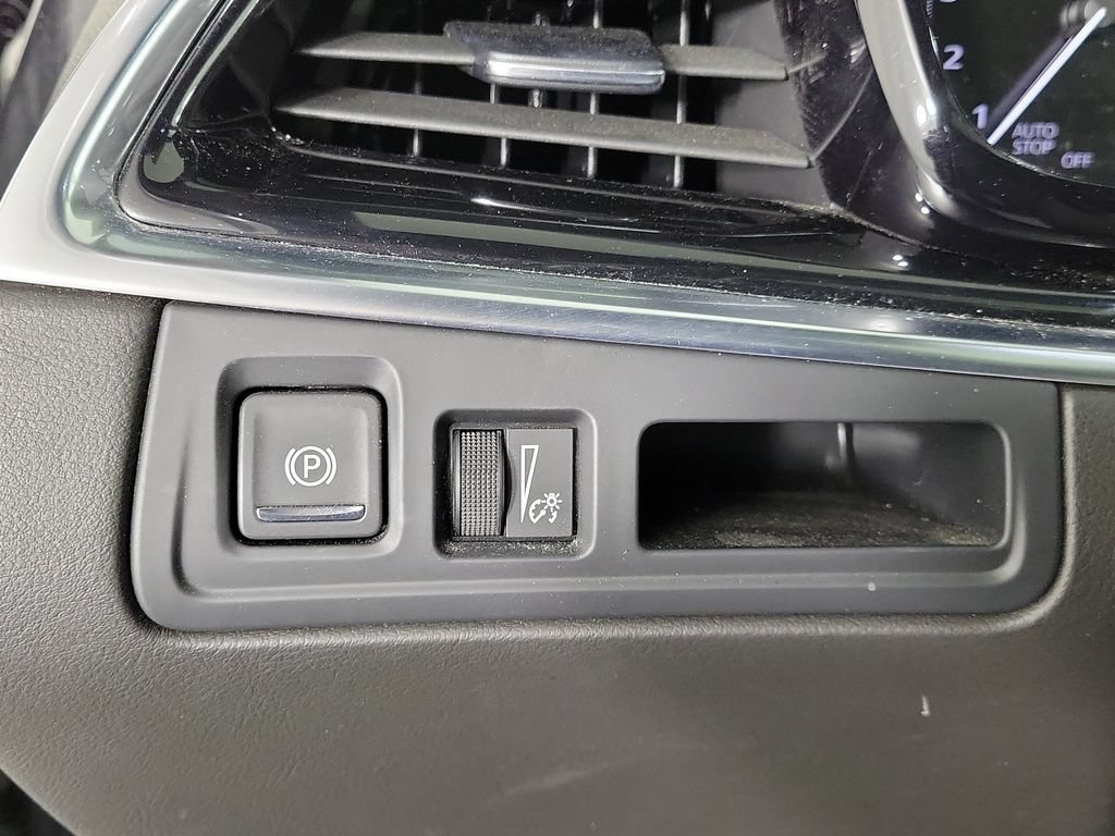 Used 2024 Cadillac XT6 Premium Luxury w/ LPO, Floor Liner Package AWD/4WD image 34