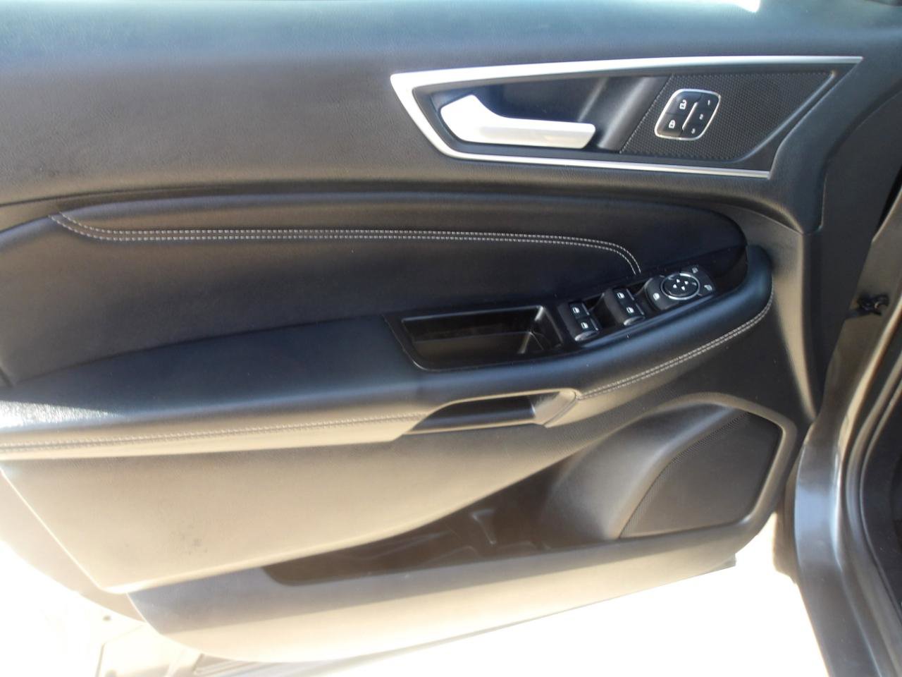 Used 2015 Ford Edge Titanium w/ Equipment Group 301A FWD image 18