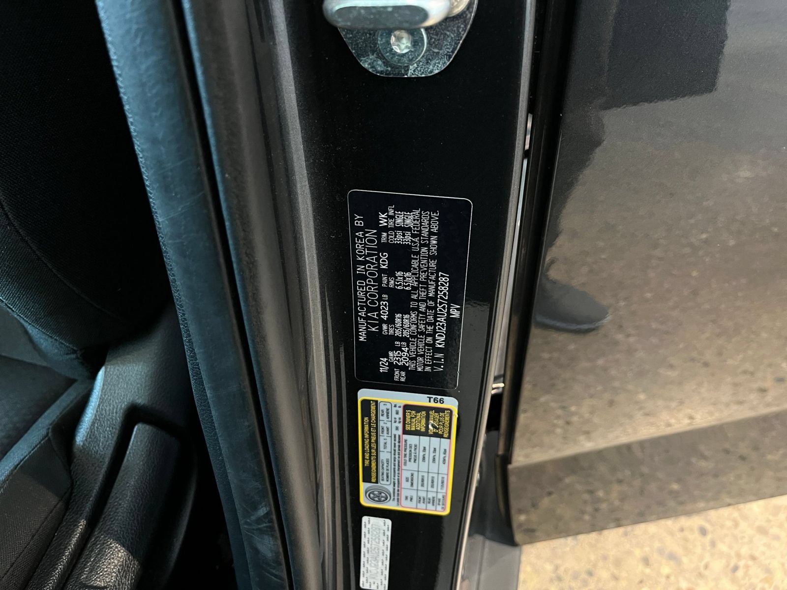 Used 2025 Kia Soul LX w/ LX Technology Package FWD image 28