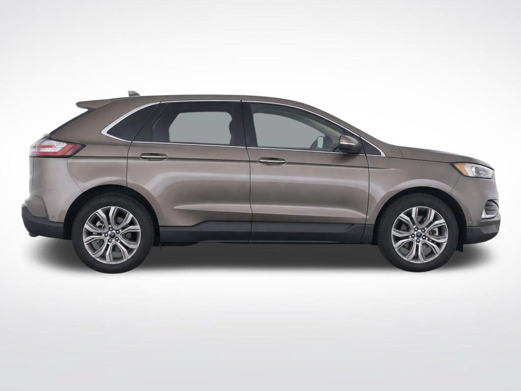 Used 2019 Ford Edge Titanium w/ Equipment Group 301A AWD/4WD image 9