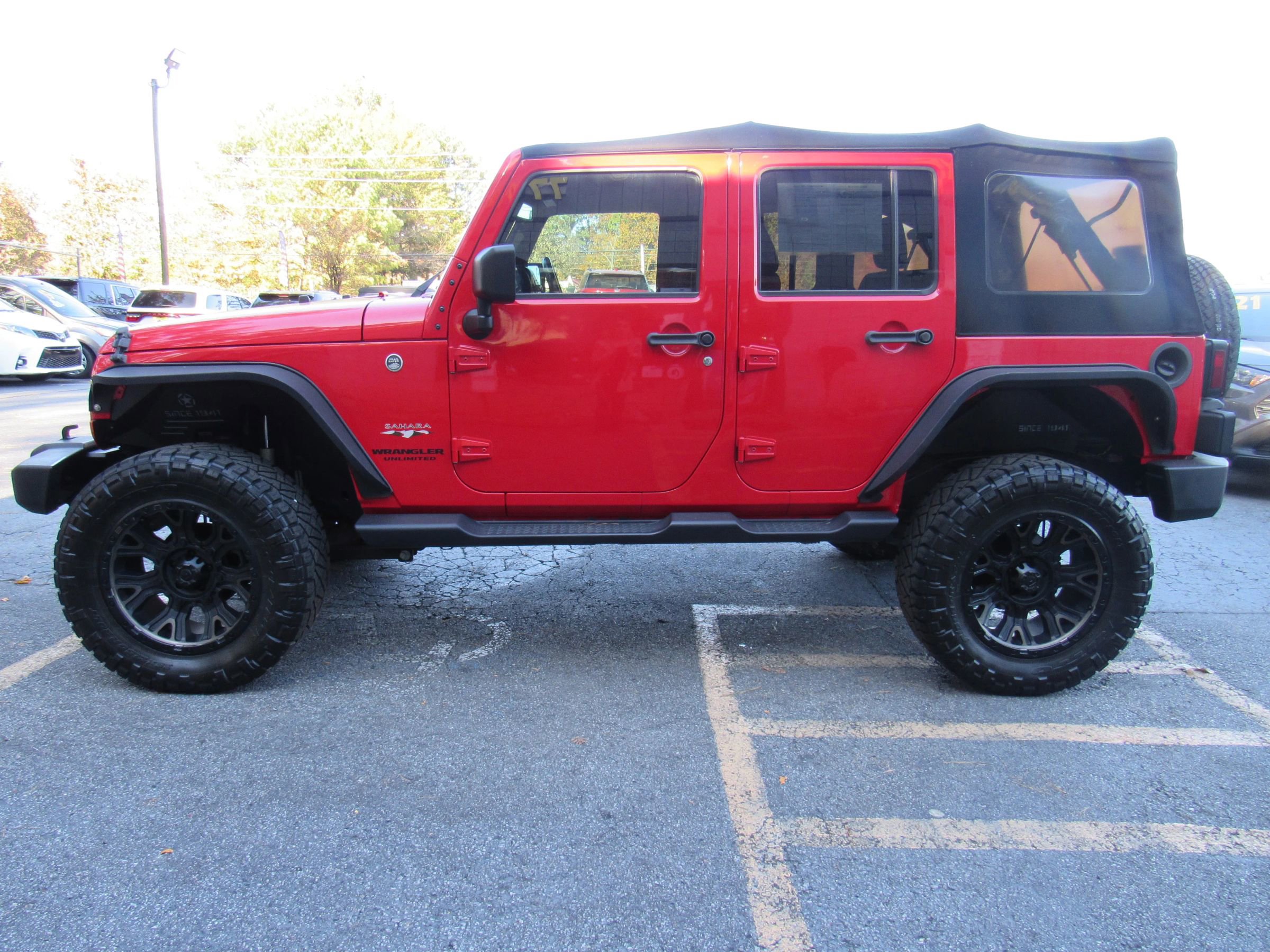 Used 2017 Jeep Wrangler Unlimited Sahara w/ Connectivity Group image 5