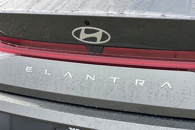 Used 2025 Hyundai Elantra Limited FWD image 34