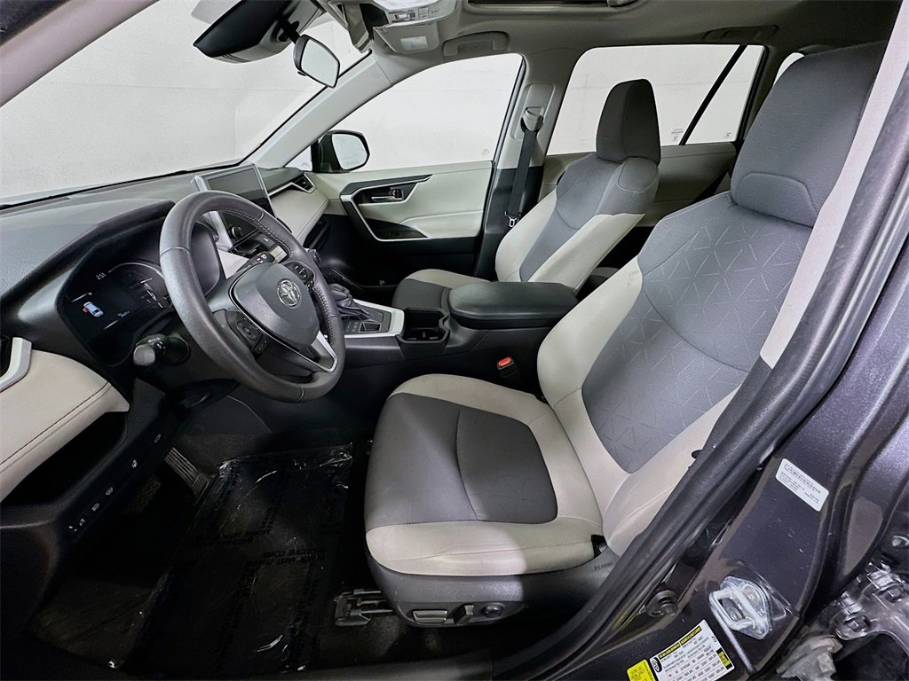 Used 2023 Toyota RAV4 XLE w/ Convenience Package image 14
