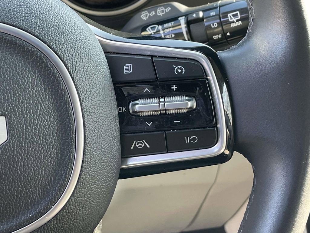 Used 2024 Kia Carnival LX image 22