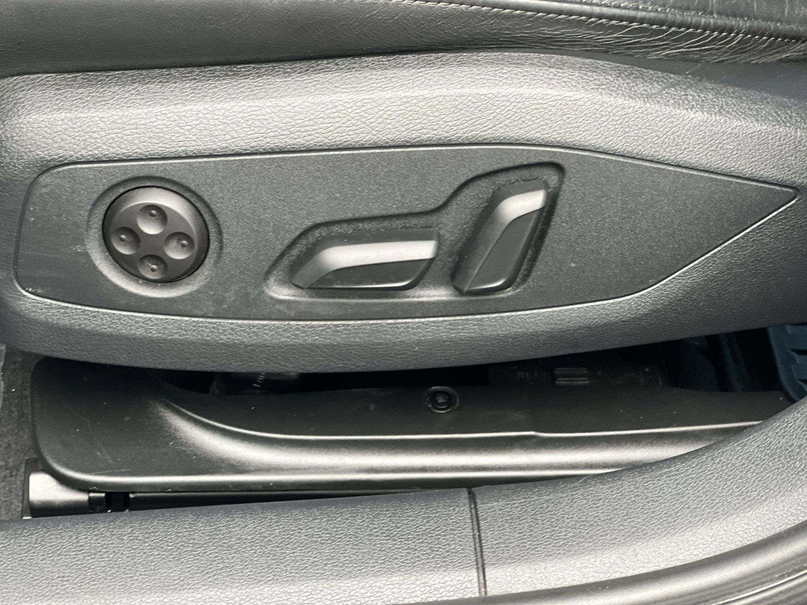 Used 2020 Audi A4 2.0T Premium w/ Convenience Package image 22