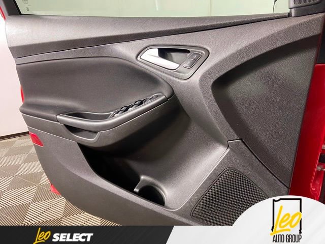 Used 2017 Ford Focus SE w/ Cold Weather Package FWD image 13