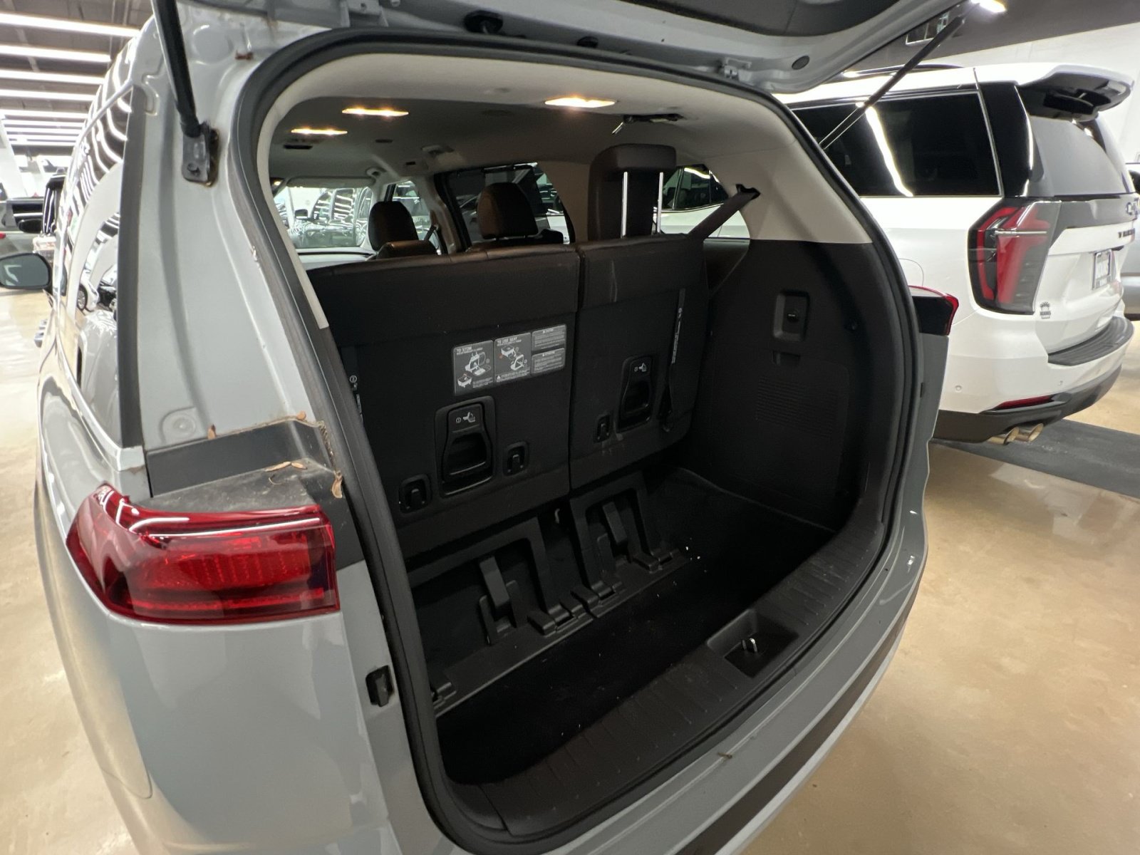 Used 2022 Kia Carnival EX FWD image 22