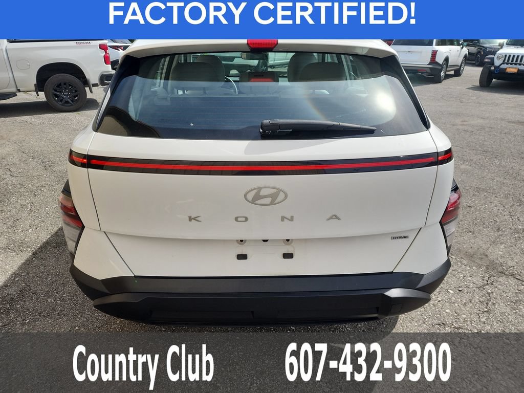 Certified 2025 Hyundai Kona SE AWD/4WD image 7