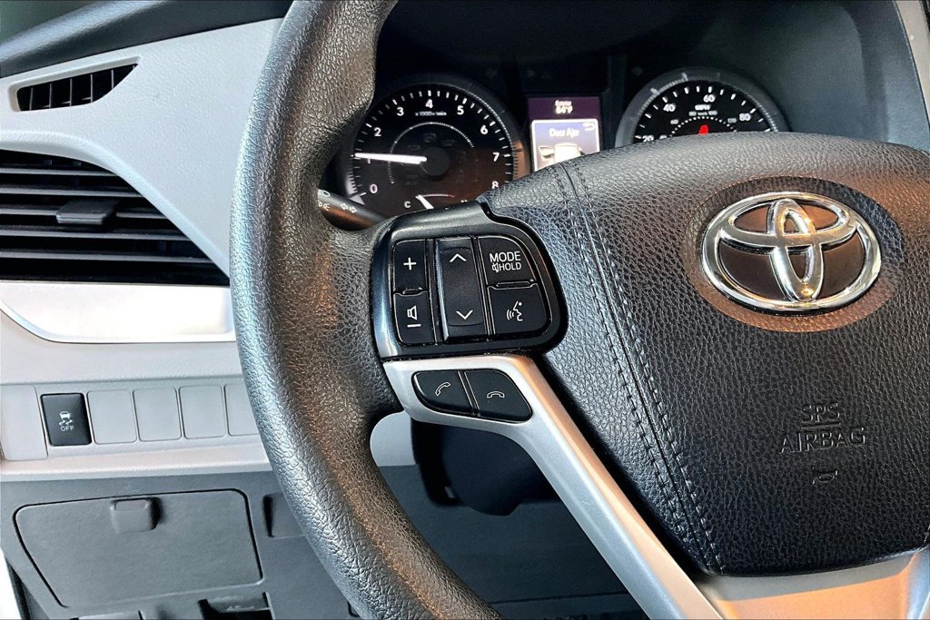 Used 2020 Toyota Sienna L FWD image 10
