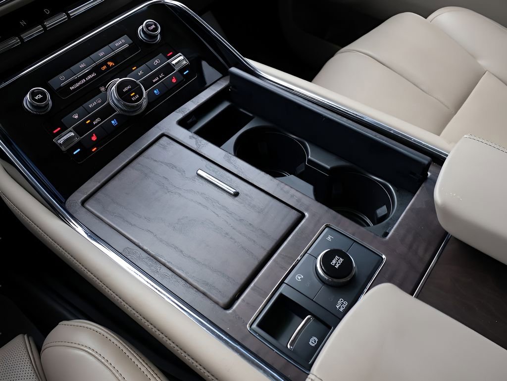 Used 2024 Lincoln Navigator Premiere image 28