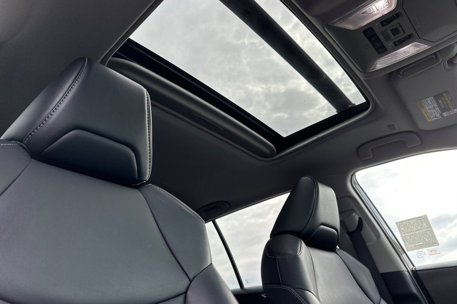 Used 2023 Toyota RAV4 XLE Premium image 19