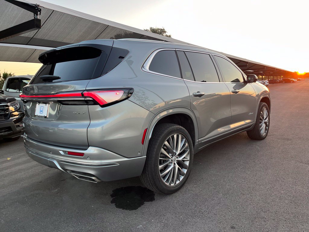 Used 2025 Buick Enclave Avenir w/ Super Cruise Package FWD image 4