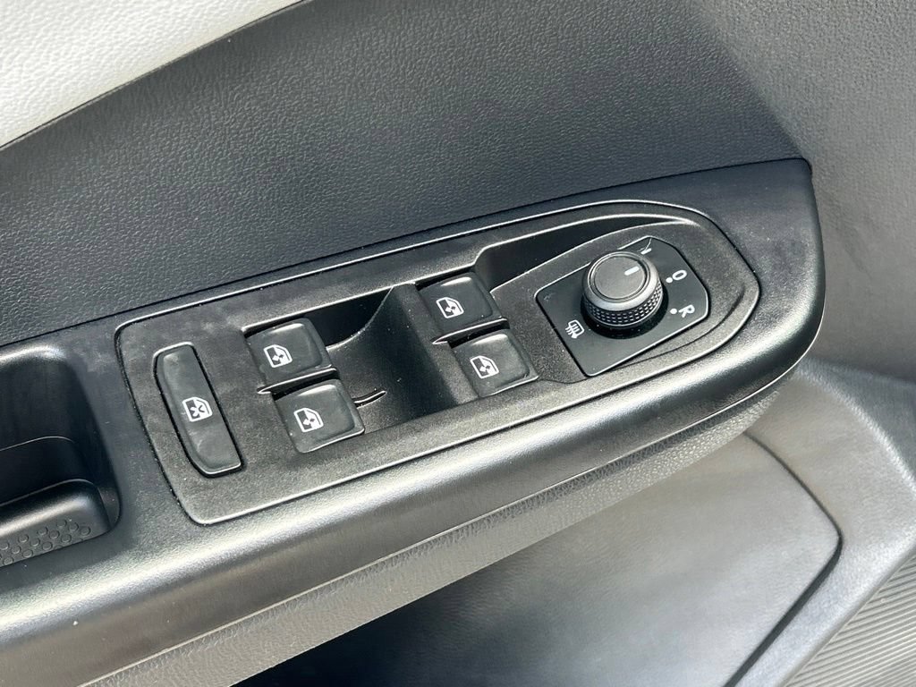 Used 2023 Volkswagen Taos SE FWD image 19