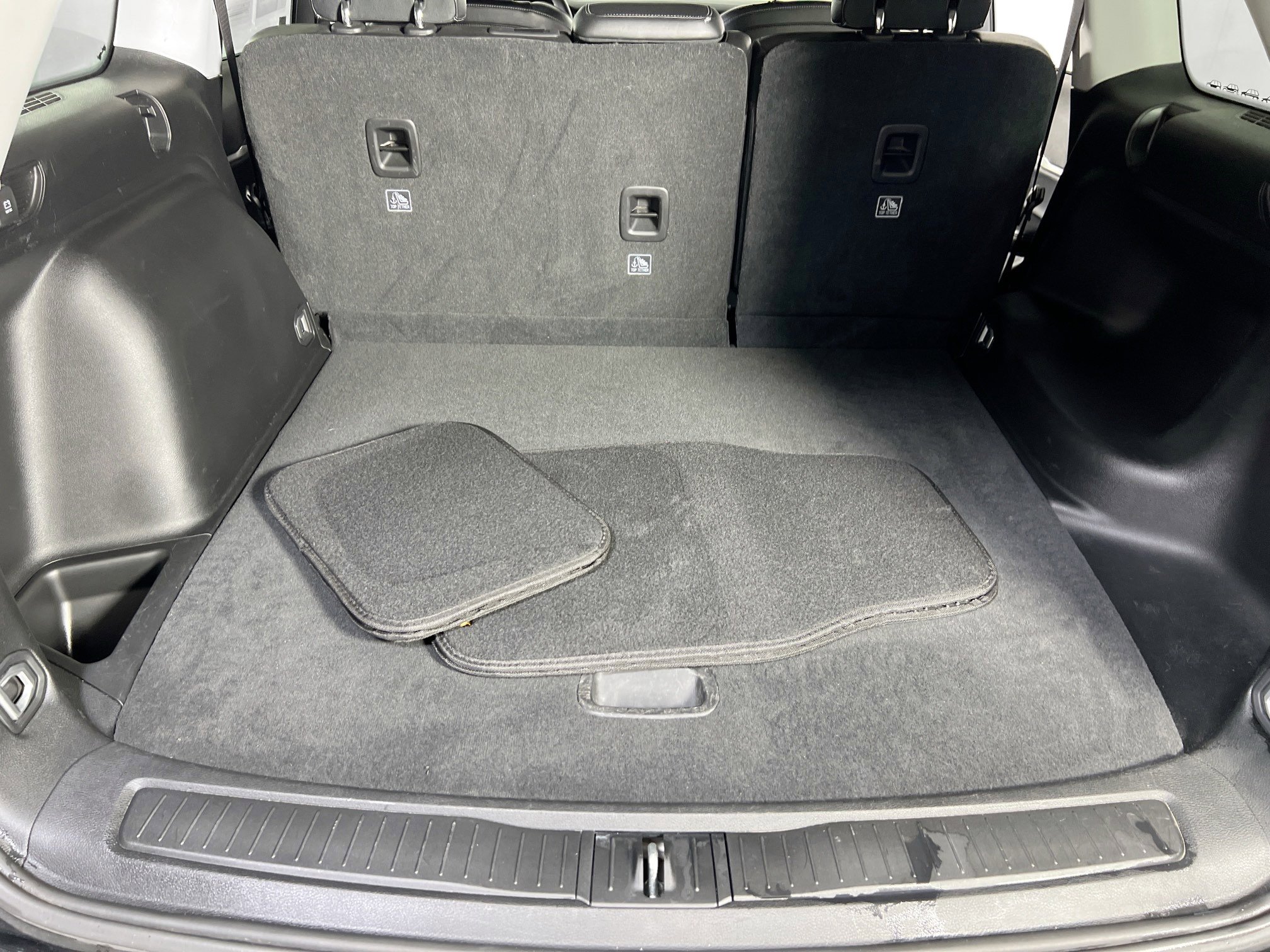 Used 2023 Jeep Grand Cherokee Limited w/ Black Appearance Package image 24