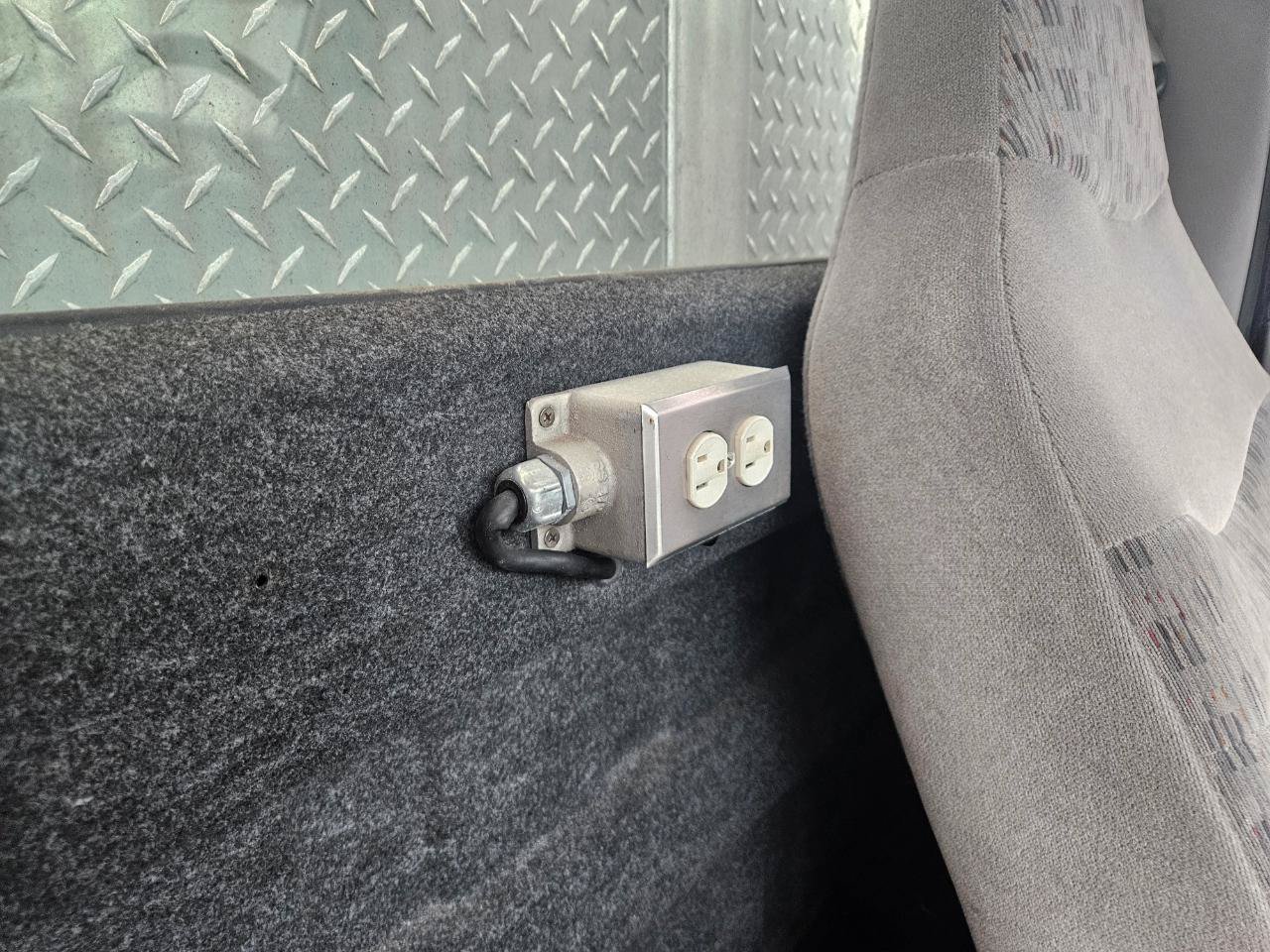 Used 2000 Ford F350 2WD Regular Cab DRW Super Duty image 21