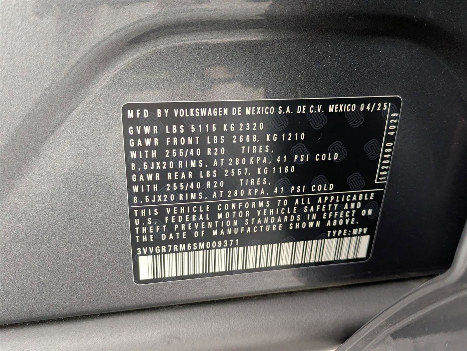 New 2025 Volkswagen Tiguan SE R-Line image 27